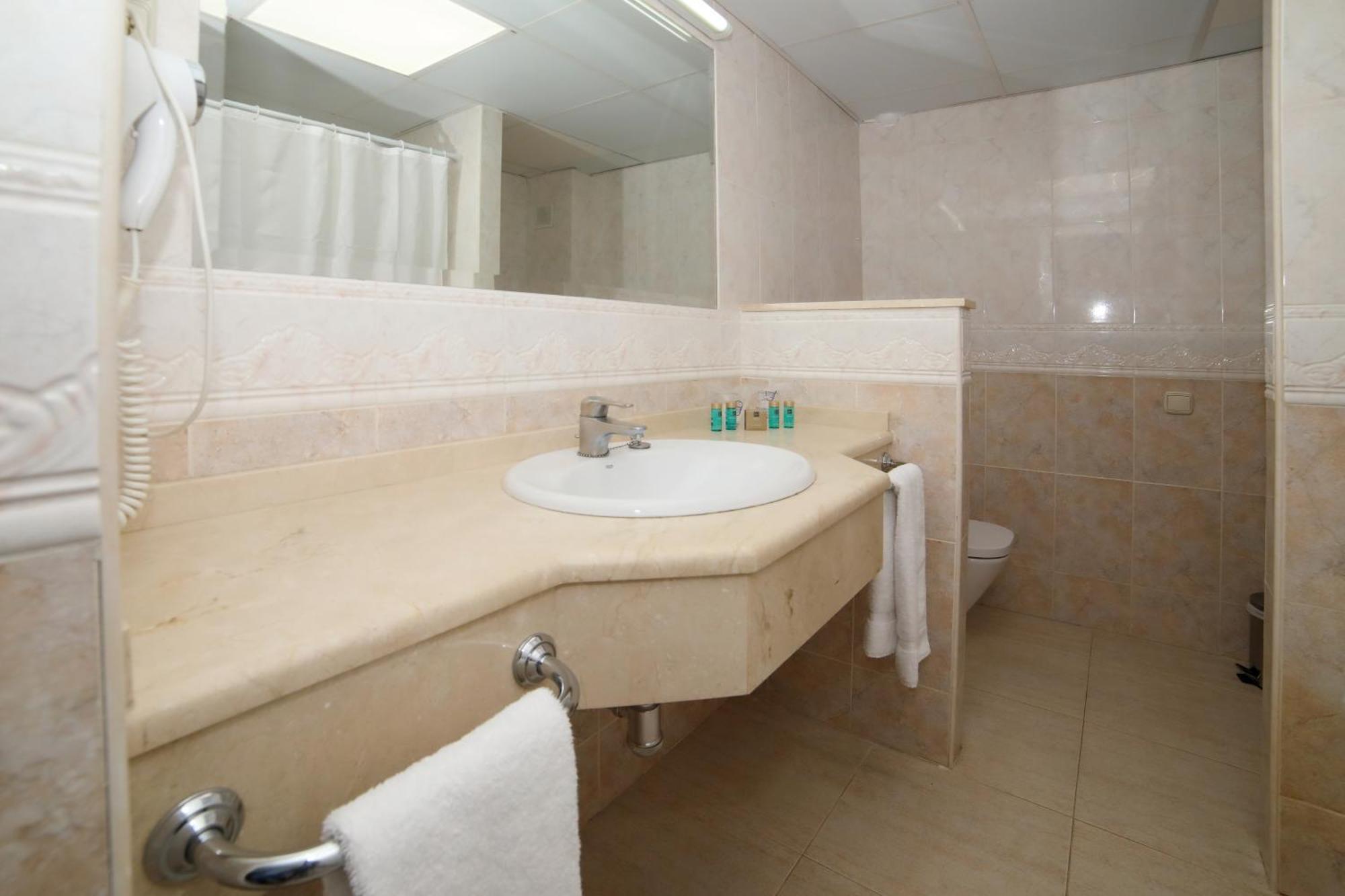 Hotel Apartamentos Pyr Fuengirola Exterior foto